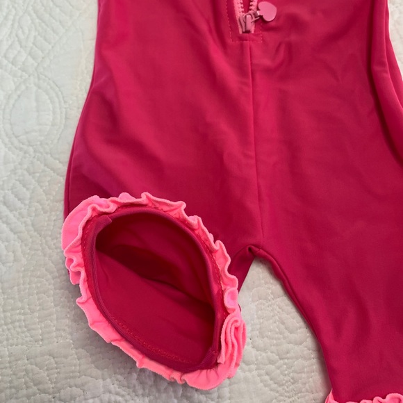 Swimsuit size 3M-6M
Mini Mode Dark Pink - Picture 6 of 6